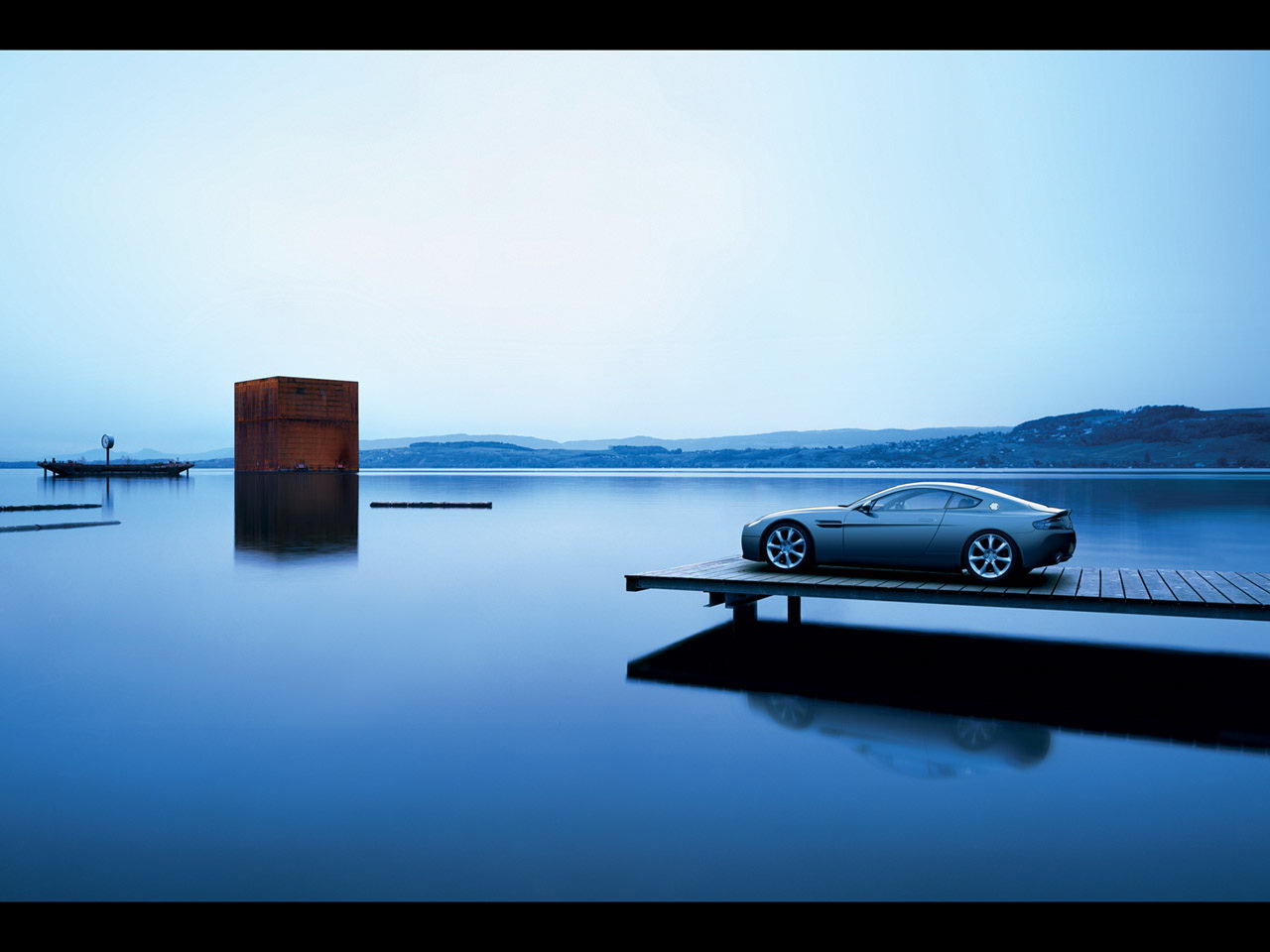 Aston Martin Vanquish.jpg